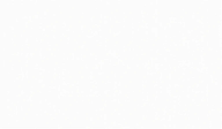 Szczęśliwa kobieta jedząca zdrowy posiłek